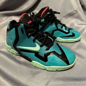 Nike Lebron James South beach, size 12C, 621713-303